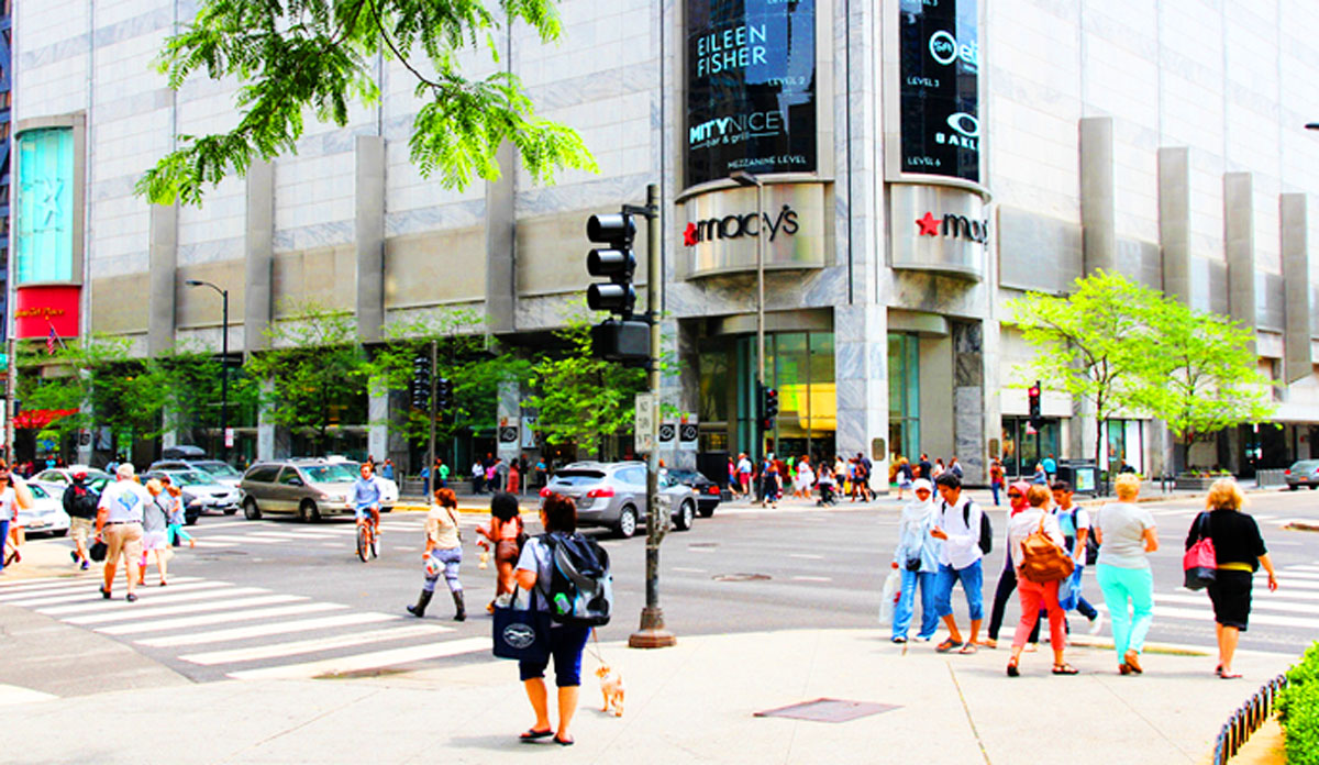 Shoppers on the Magnificent Mile