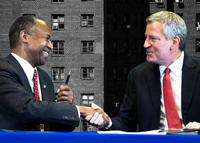 De Blasio and Carson ink new deal for NYCHA oversight