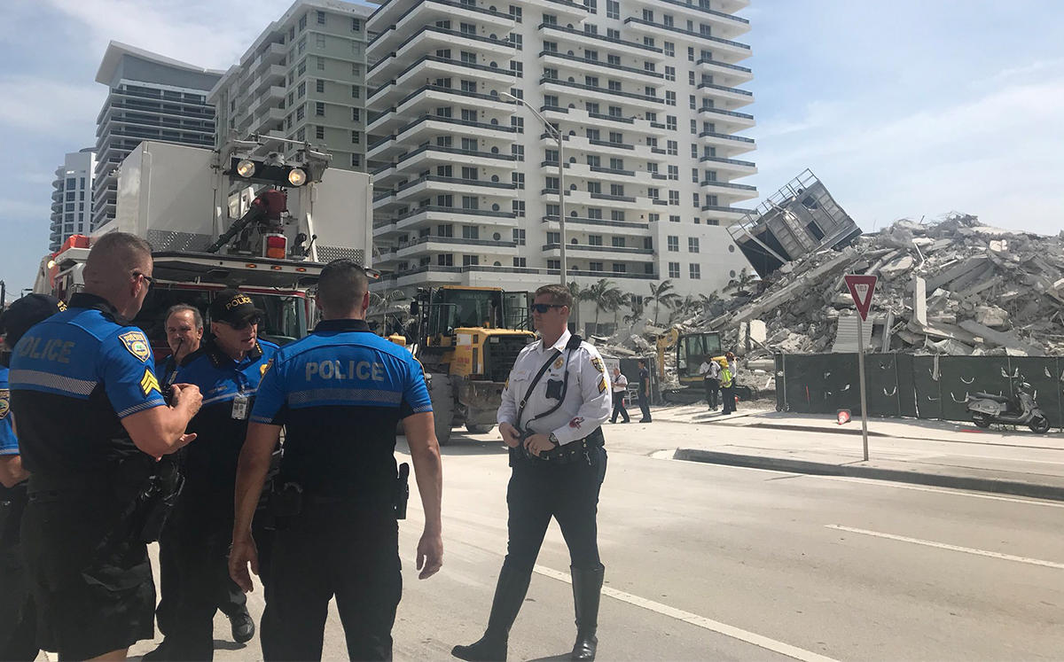 The building collapse at 5775 Collins Avenue (Credit: Twitter)