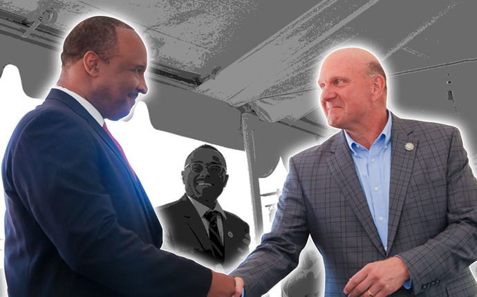 Inglewood Mayor James T. Butts and Clippers owner Steve Ballmer shake hands at a 2018 press conference for the stadium