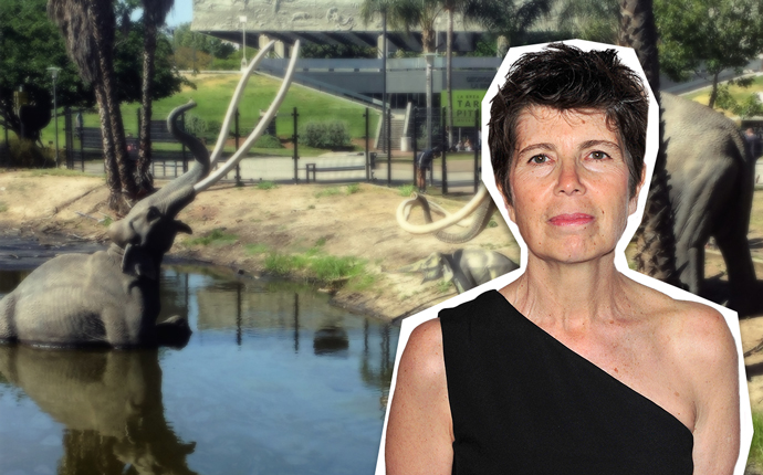  Elizabeth Diller and a tar pit outside George C. Page Museum