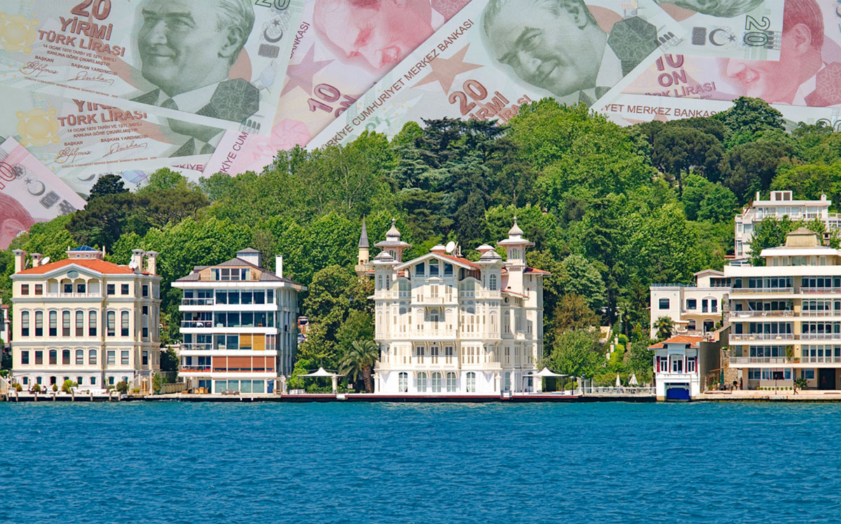 Luxury villas along the Bosphorus Strait in Turkey (Credit: iStock)