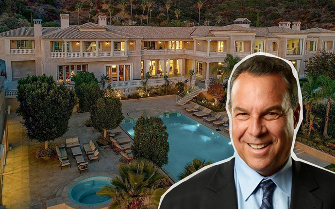 Jeff Greene in front of his Beverly Hills abode, listed at $129 million (Credit: Zillow)