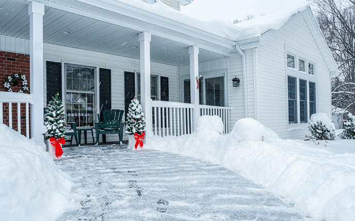 A home in the winter (Credit: iStock)
