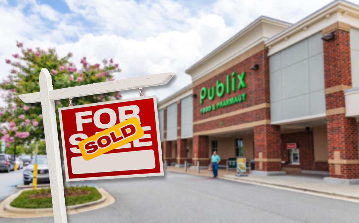 A Publix-anchored shopping center sold (Credit: iStock)