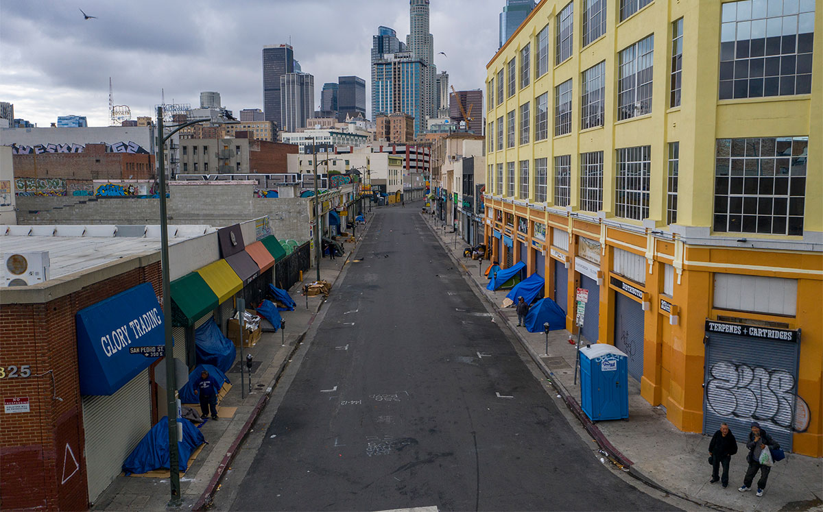 Homeless tents lining sidewalks in Skid Row (Credit: David McNew/Getty Images)