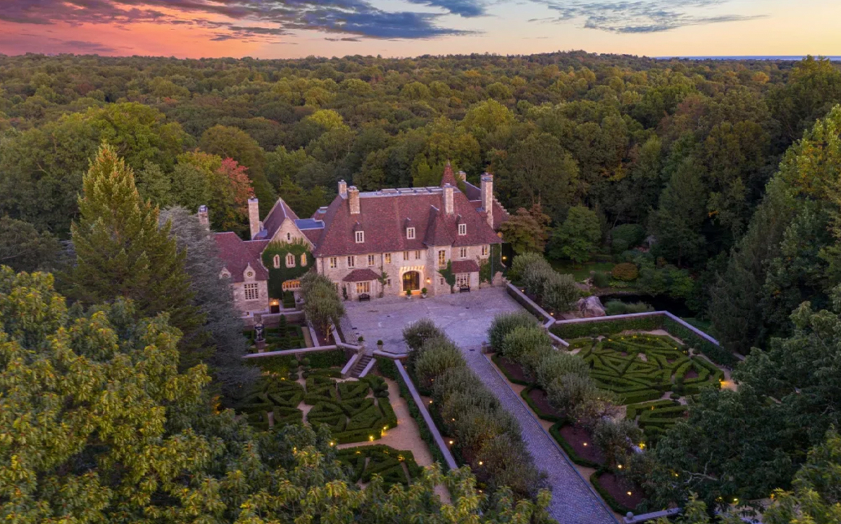 After 10 years, Vince Camuto's Hamptons estate finds a buyer