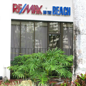 Exterior of RE/MAX on the Beach office