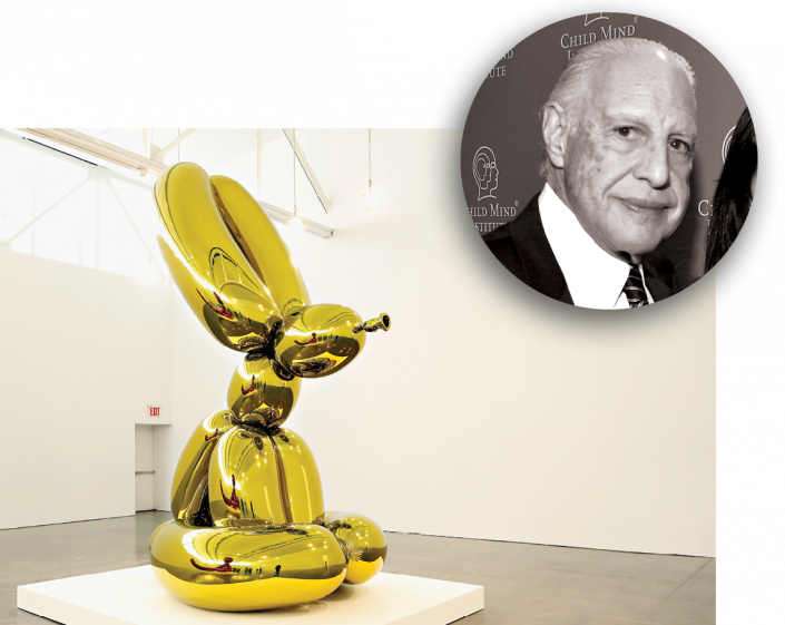 Edward Minskoff and a “Balloon Rabbit” by Jeff Koons (Getty Images)