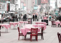 Outdoor dining in Times Square at Tony's Di Napoli (Getty)