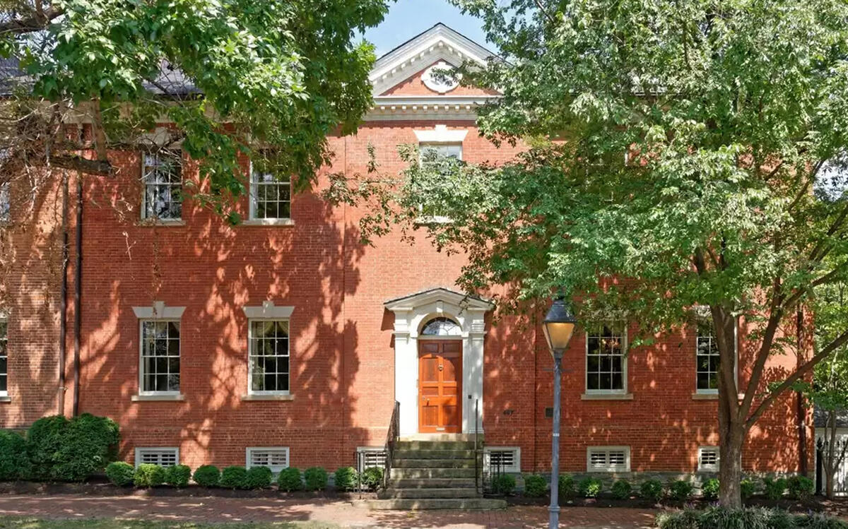 The Alexandria mansion where Confederate Gen. Robert E. Lee lived as a child. (Realtor.com)