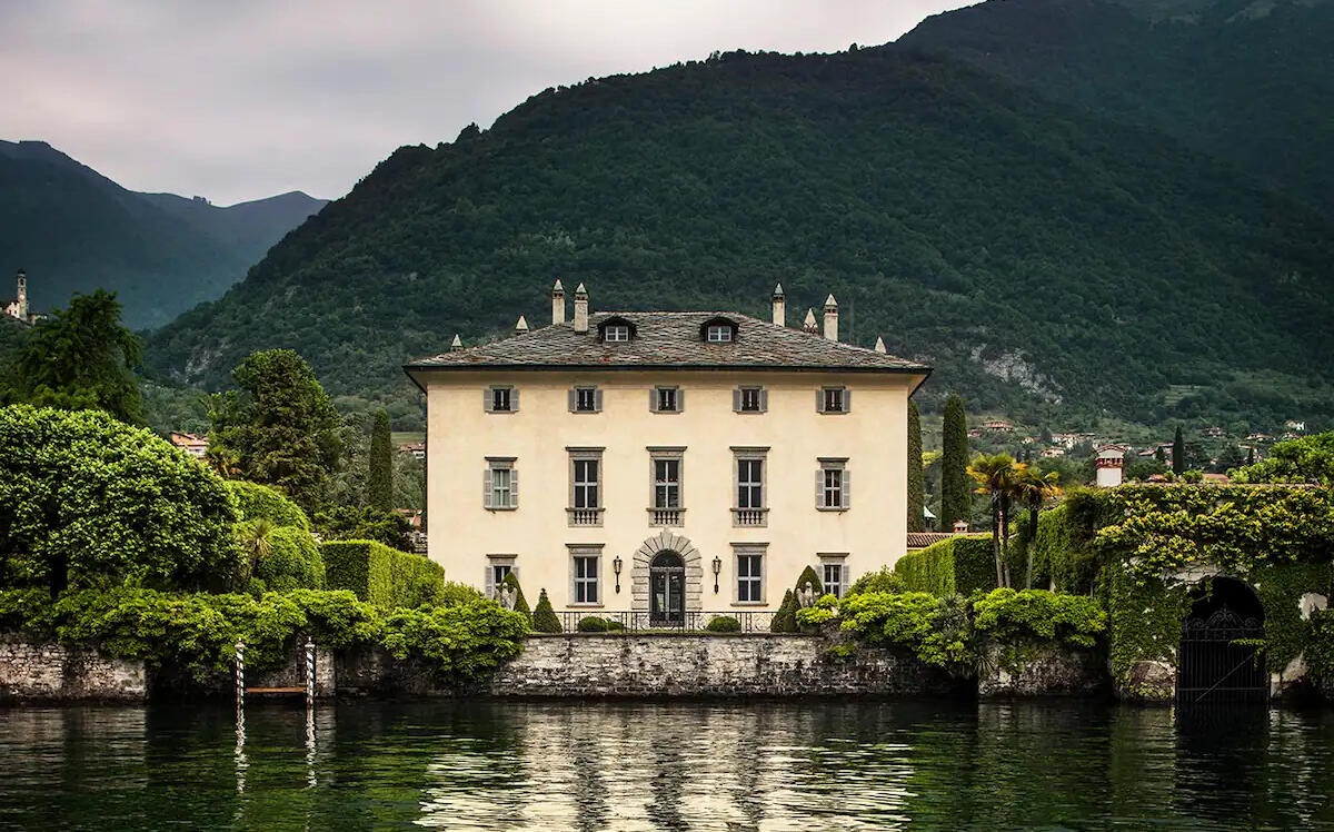 The mansion used as a setting in the film "House of Gucci." (Airbnb)