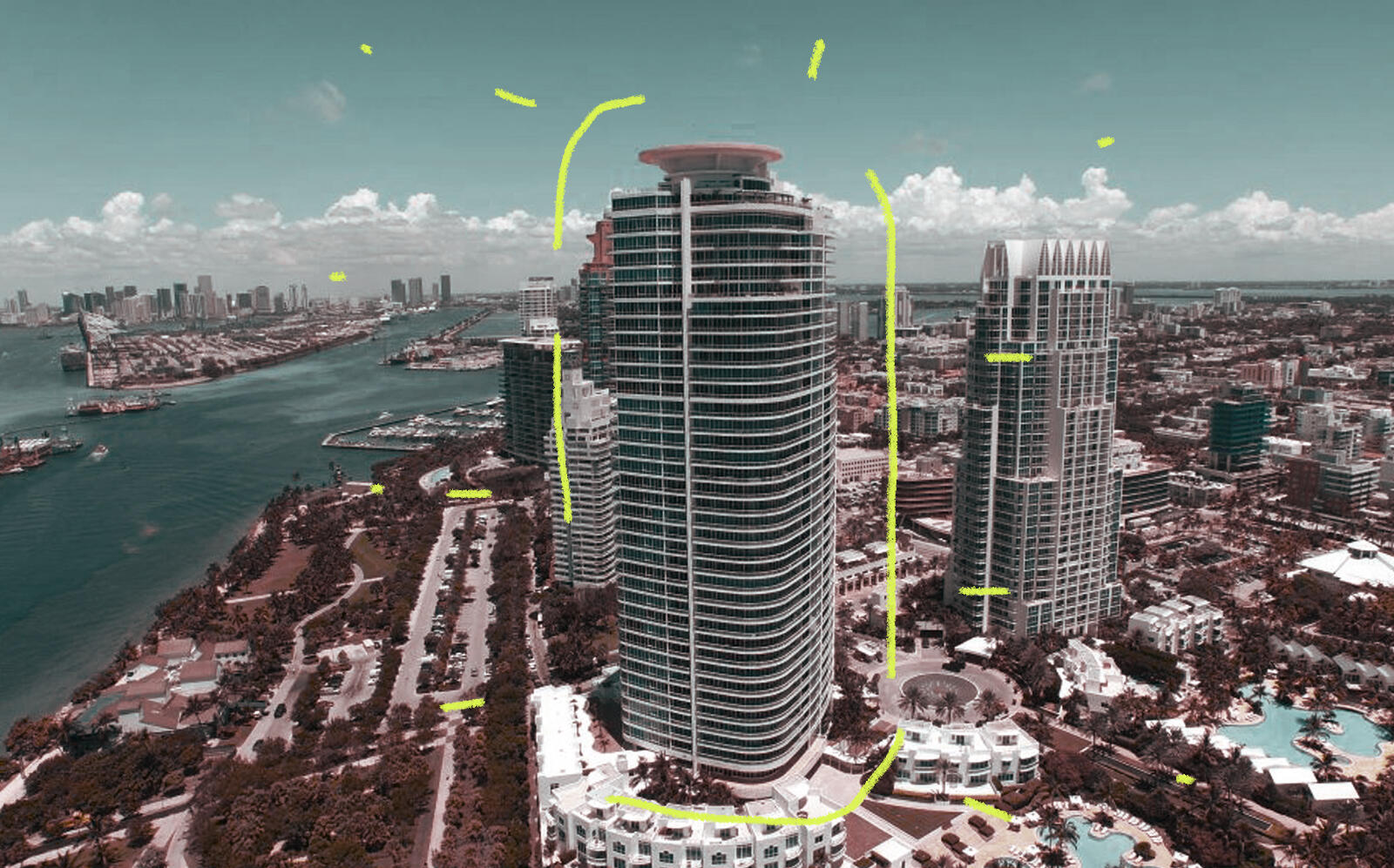 The south tower of the Continuum on South Beach (Continuum)