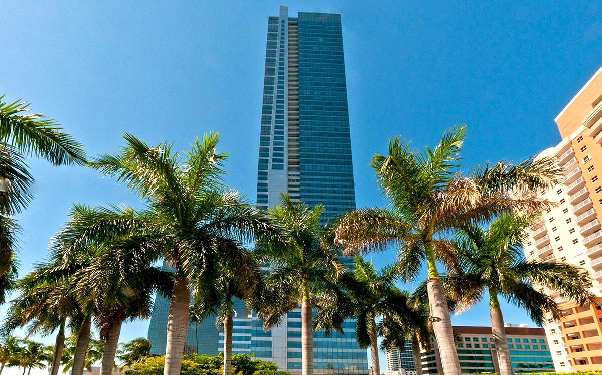 Four Seasons Residences at 1425 Brickell Avenue Miami (Condo.com)