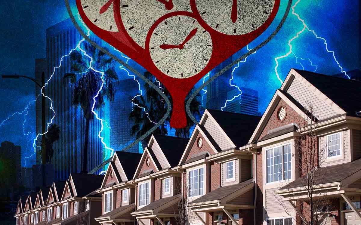 houses with thunder and hourglass