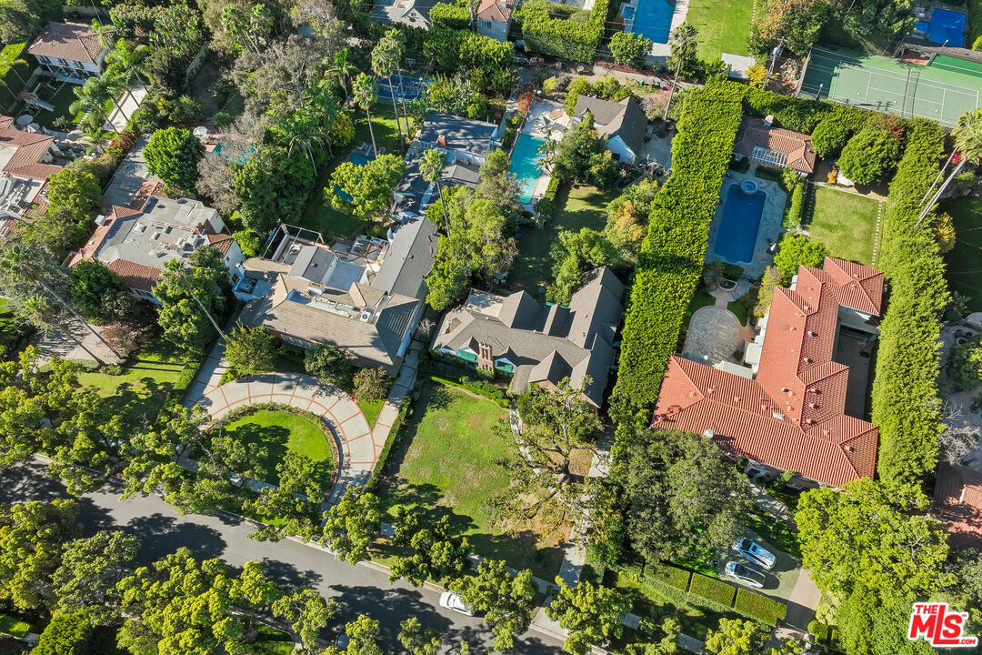 Gloria Vanderbilt Estate Asks M in Beverly Hills